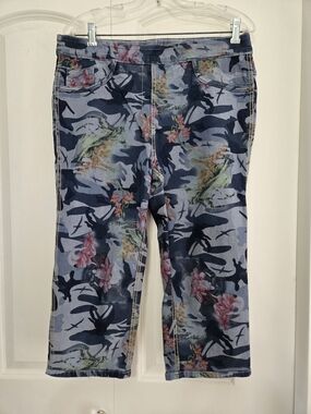 Frank Lyman Design Light Blue Denim Cropped Jeans with Subtle Fading